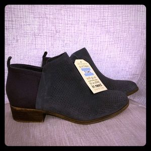 NWT Toms Grey Booties